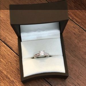 Vertiginous engagement ring